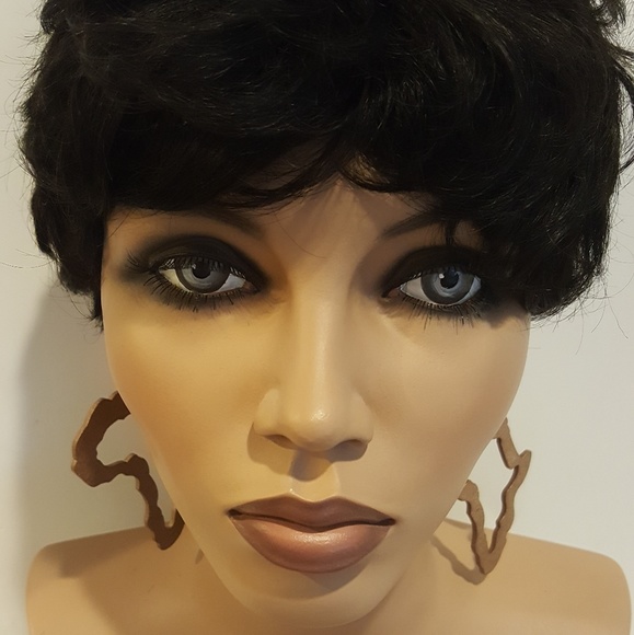 Africa Shape Earrings - Picture 3 of 3